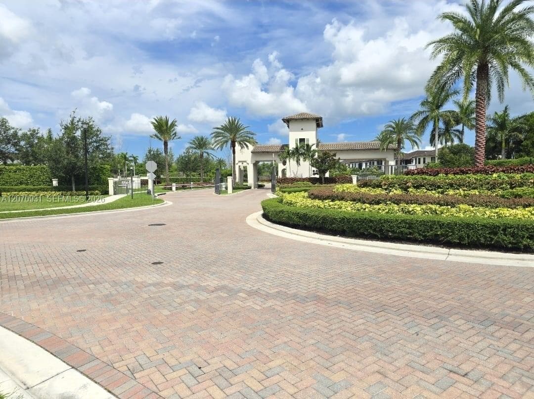 9267 W 34th Ct, Hialeah FL 33018 photo 4