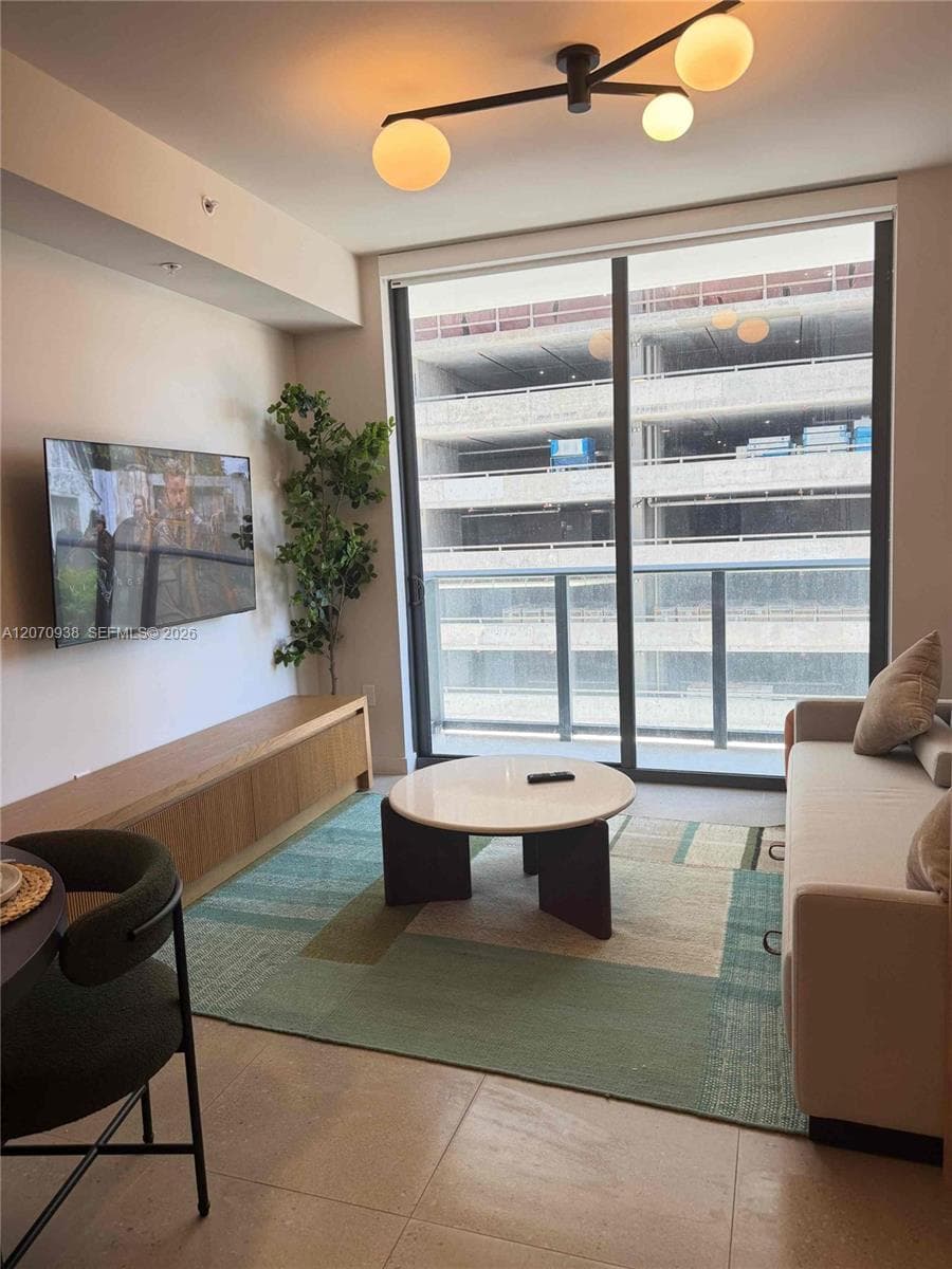 11 NE 6th St # 705, Miami FL 33132 photo 3