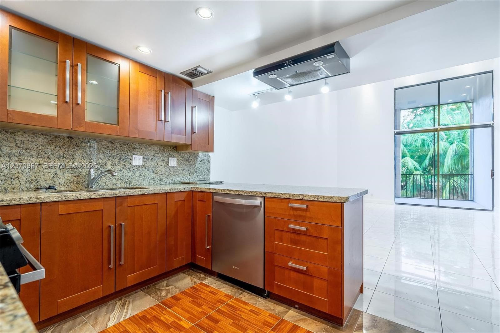 20347 W Country Club Dr, Aventura FL 33180 photo 3