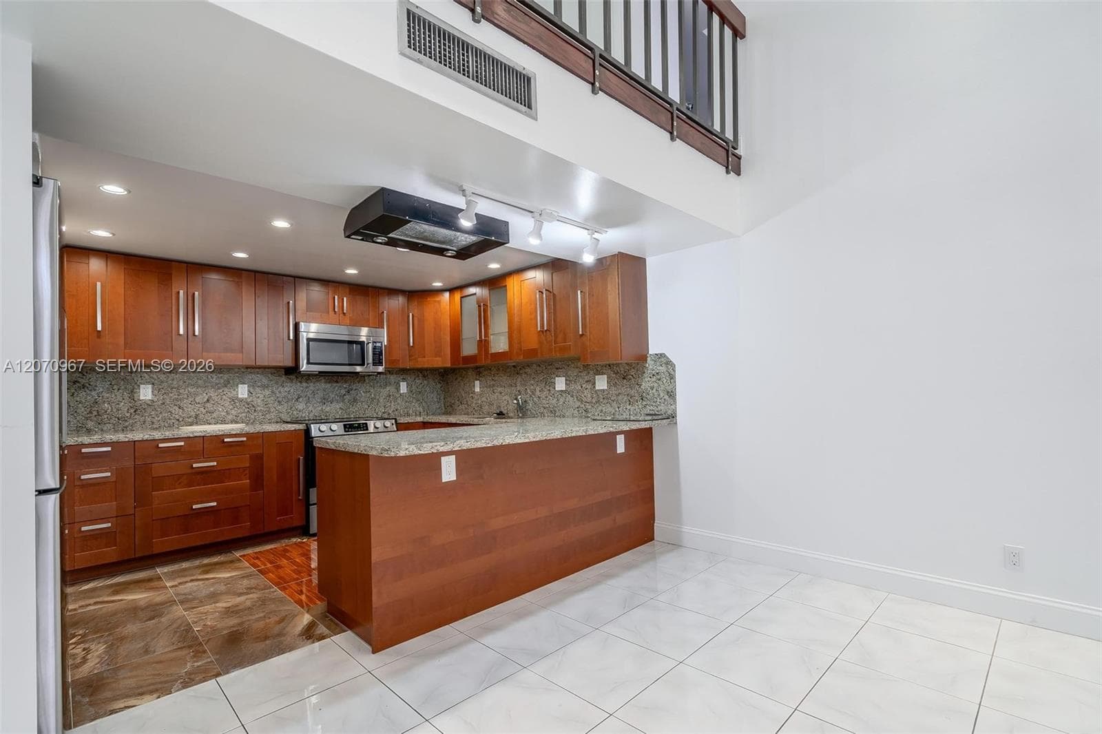 20347 W Country Club Dr, Aventura FL 33180 photo 4