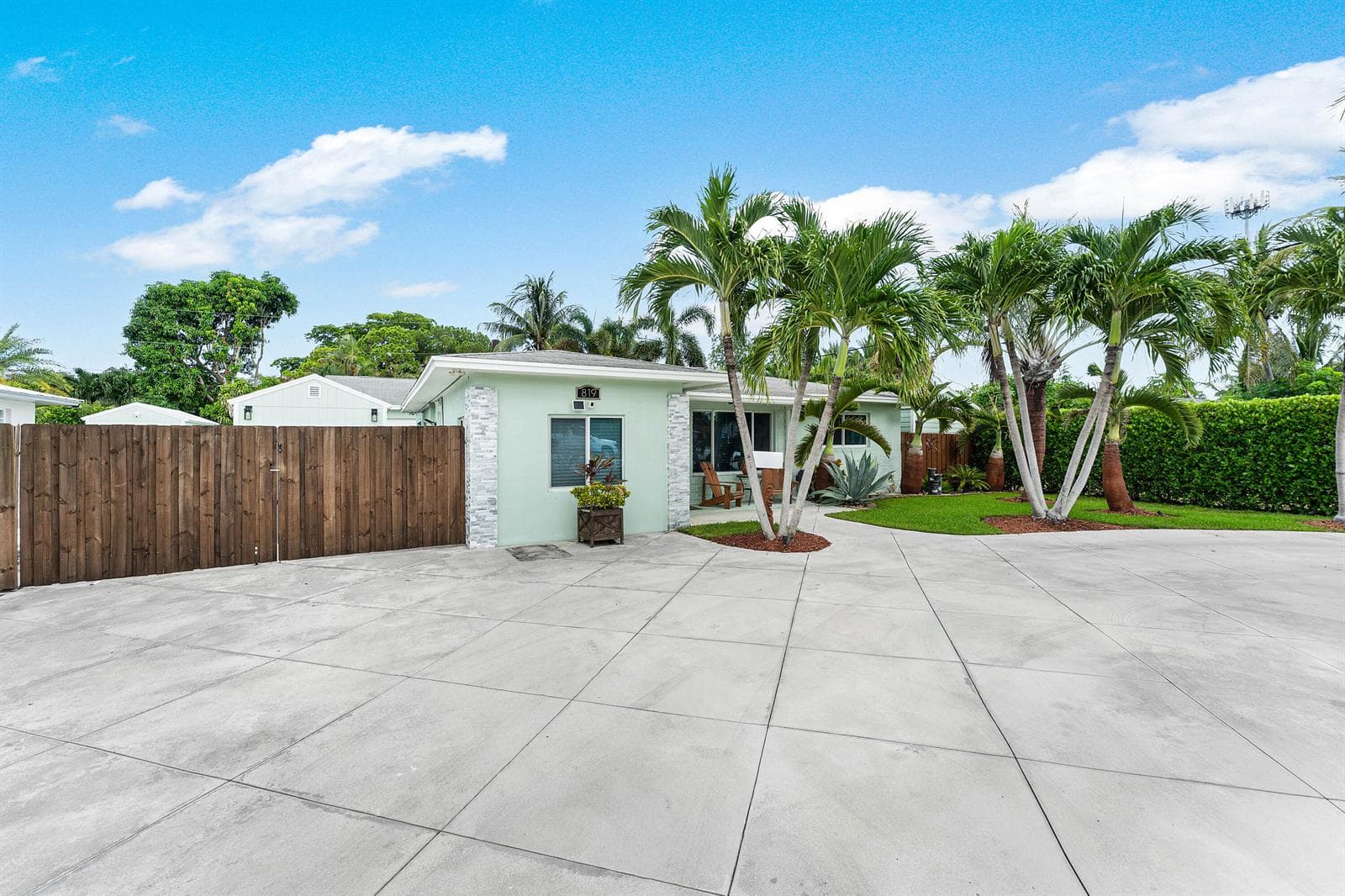 819 6TH Street, Lake Park FL 33403 photo 4