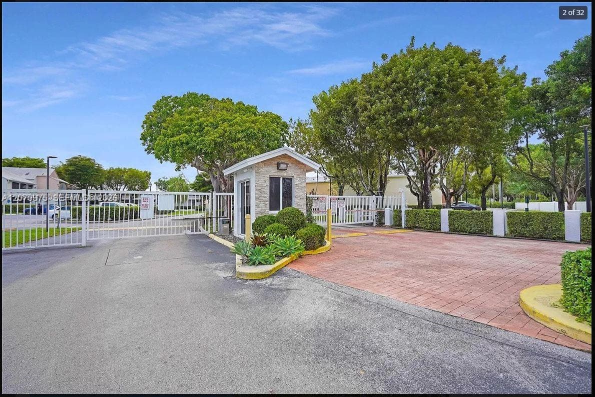 10521 Mahogany Key Cir # 207, Miami FL 33196 photo 3