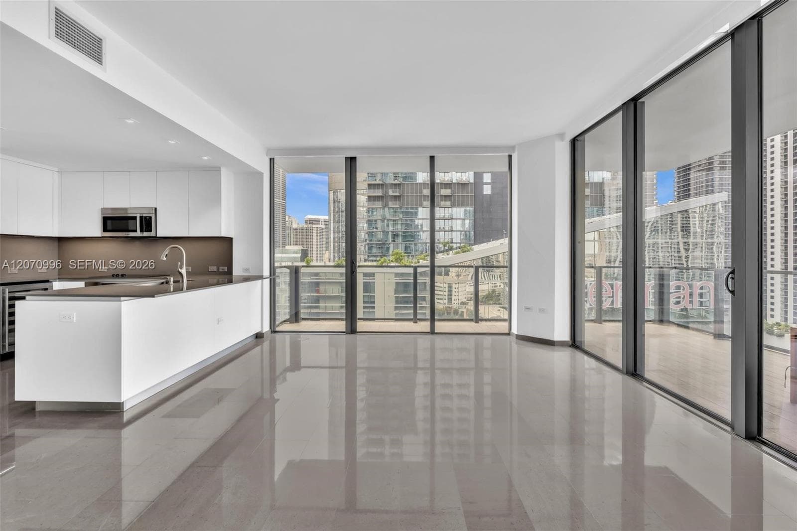68 SE 6th St # 1702, Miami FL 33131 photo 4