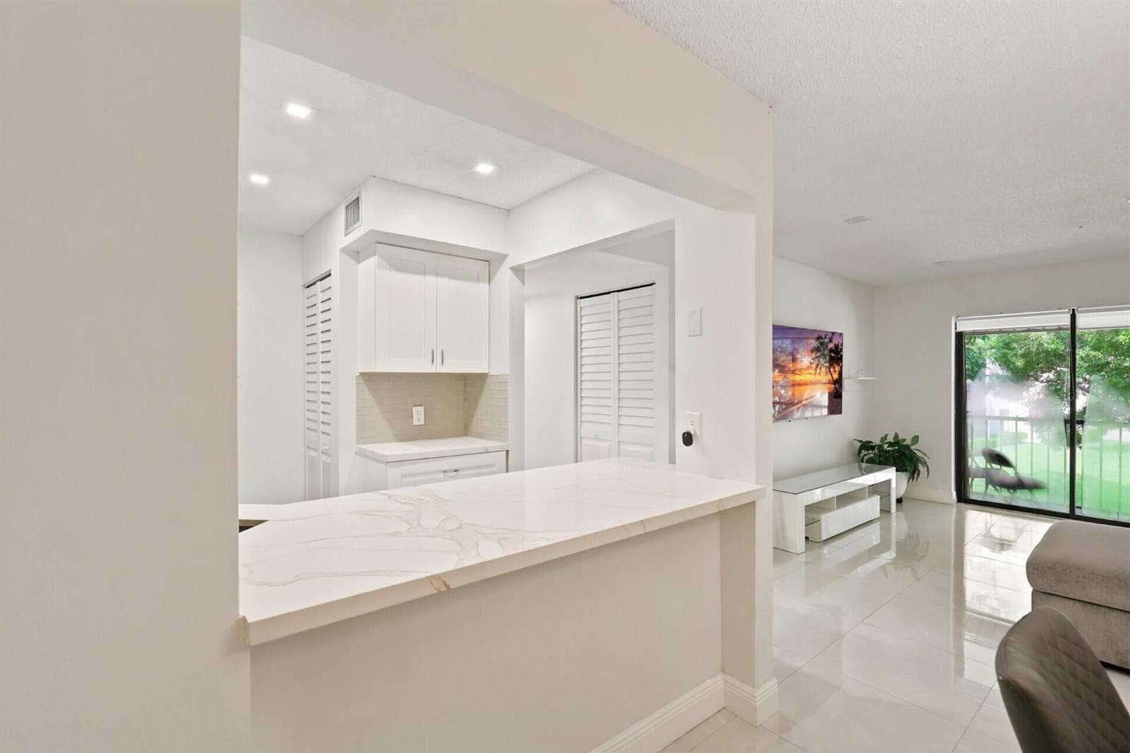 609 SEA PINE Way # F2, FL 33415 photo 2