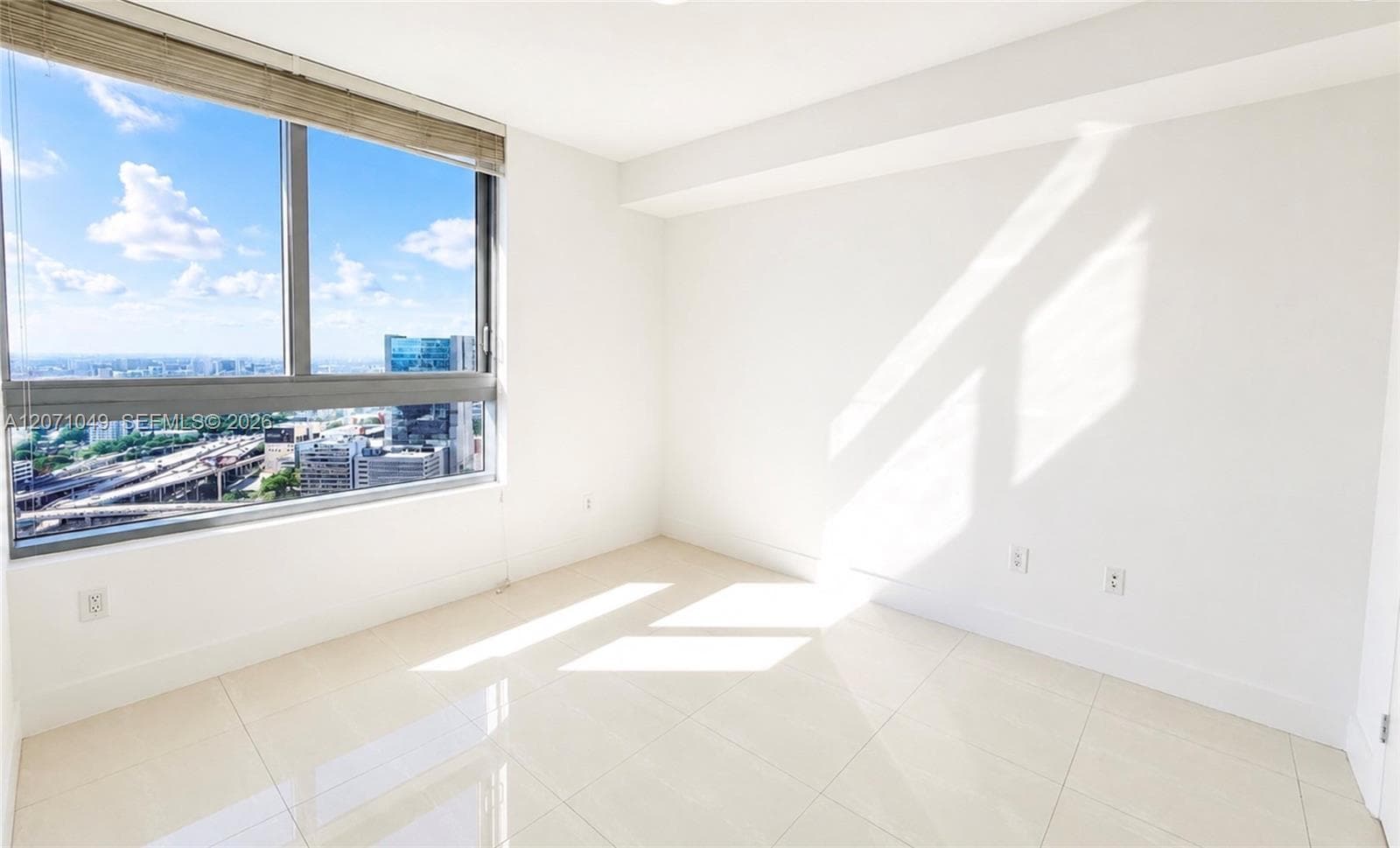 90 SW 3rd St # 3408, Miami FL 33130 photo 4