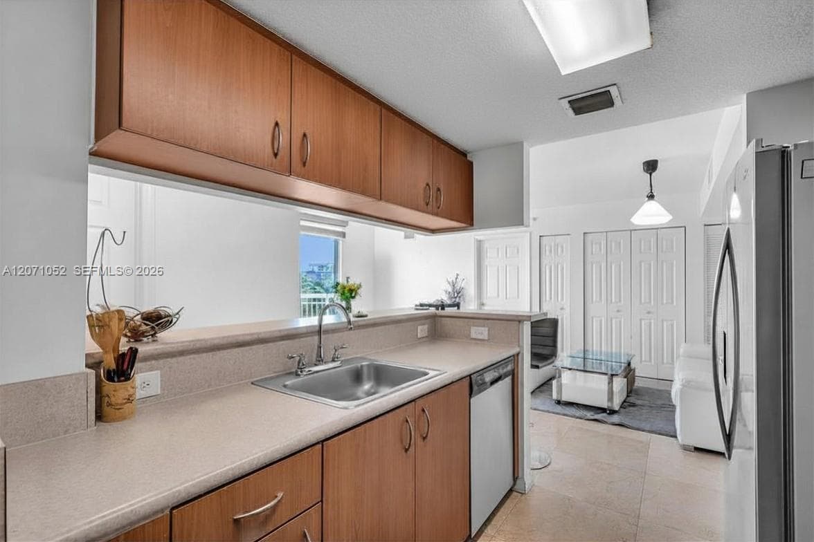816 NW 11th St # 607, Miami FL 33136 photo 5