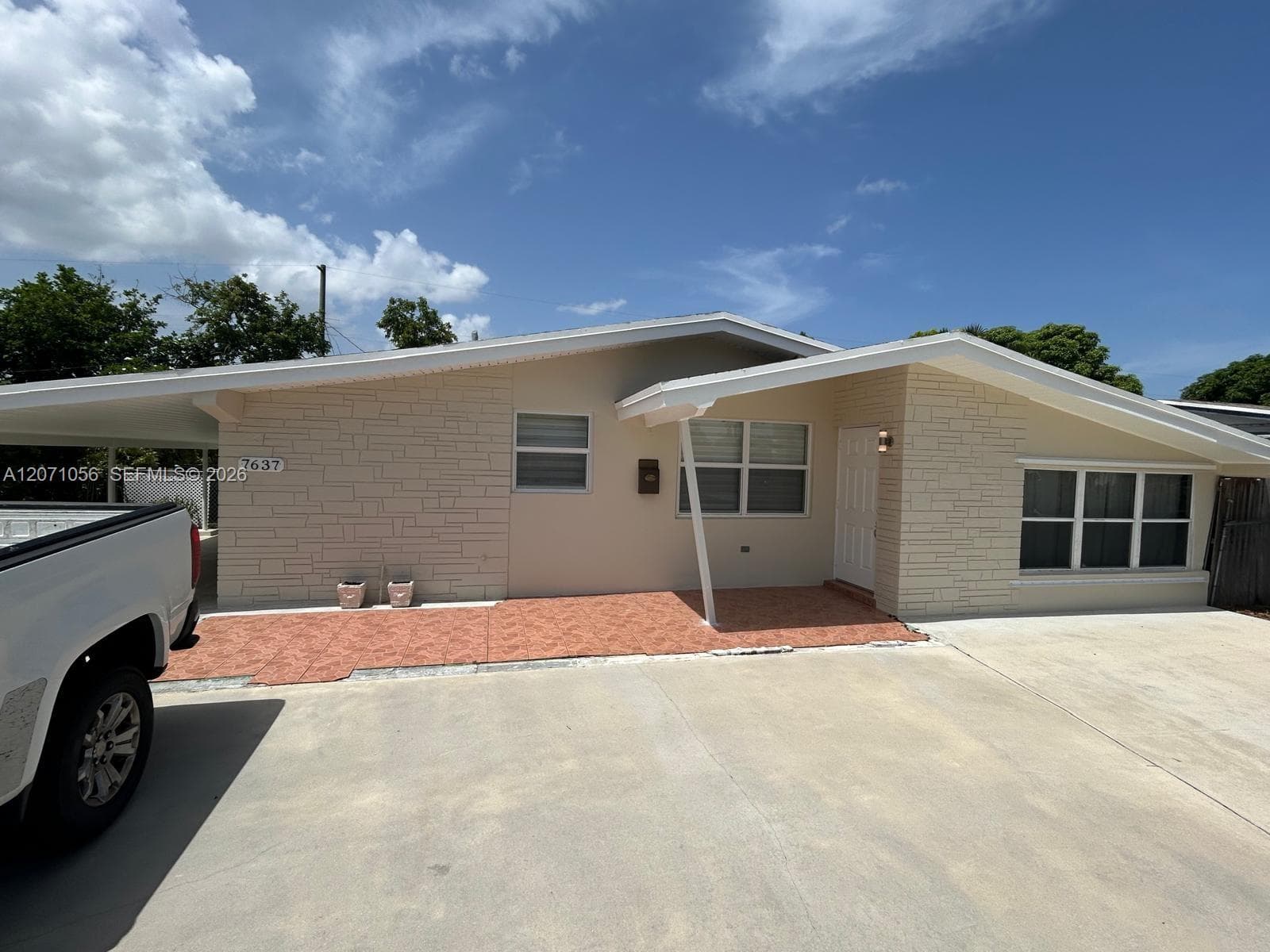 7637 Ramona St, Miramar FL 33023 photo 2