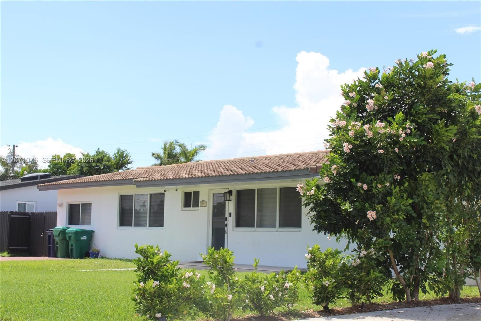 9551 SW 49th St, Miami FL 33165