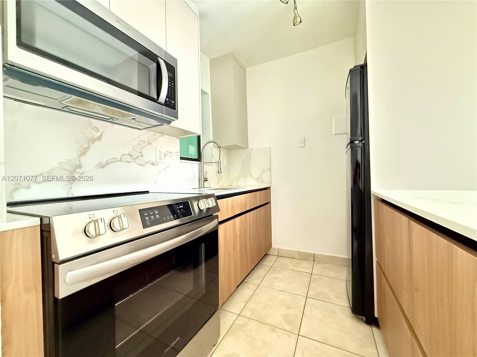 1530 SW 2nd St # 304, Miami, FL 33135 photo 3