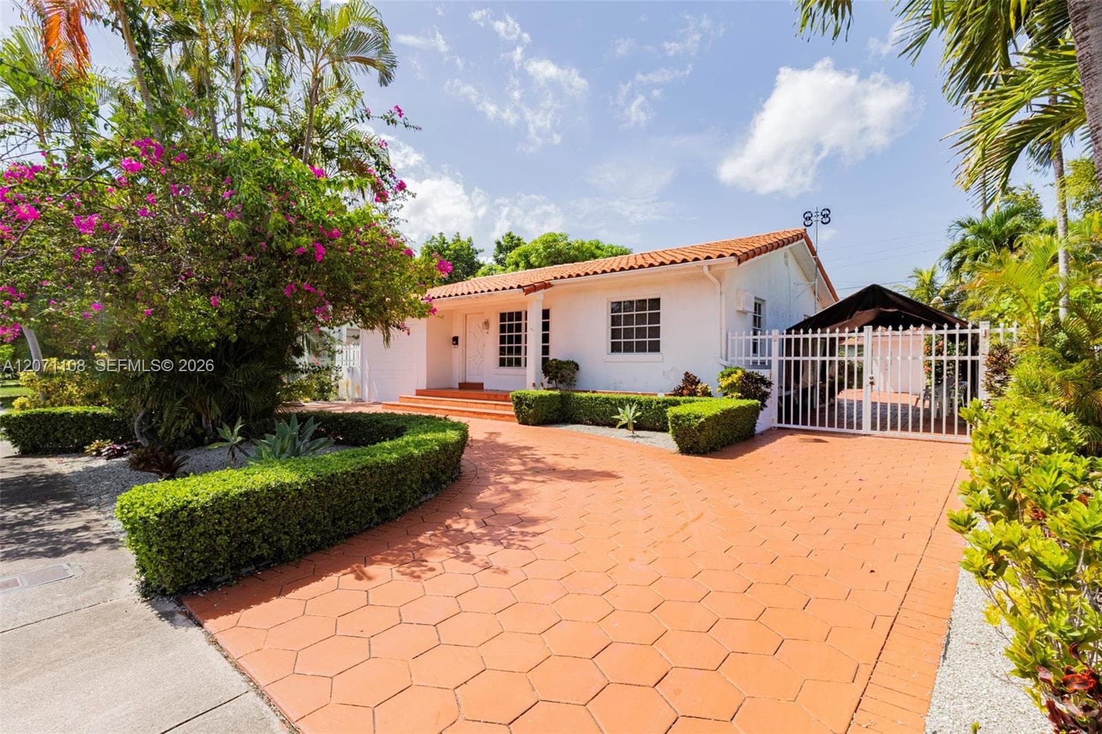 41 Campina Ct, Coral Gables FL 33134 photo 2
