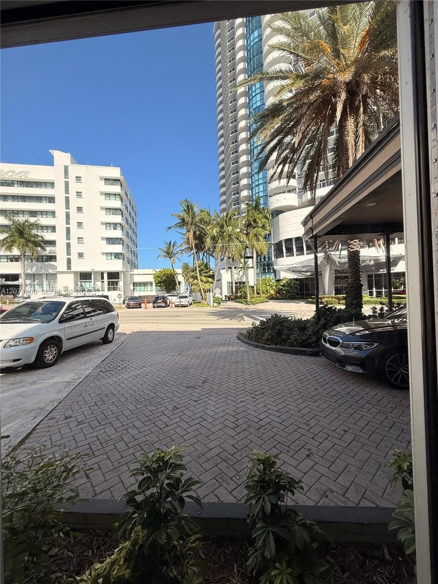 6300 Collins Ave, Miami Beach FL 33141