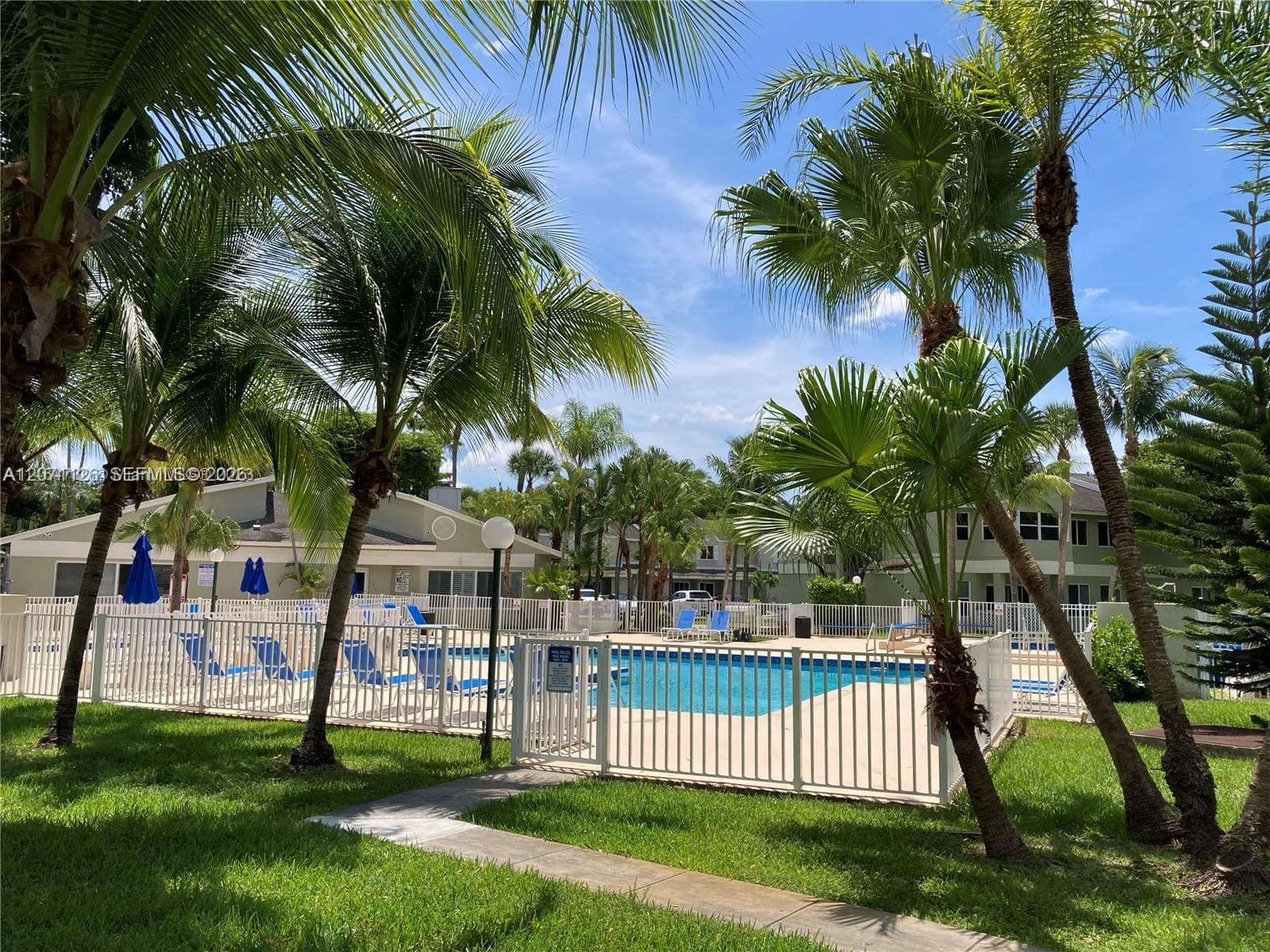 17505 NW 67th Pl # C-11, Hialeah, FL 33015 photo 2