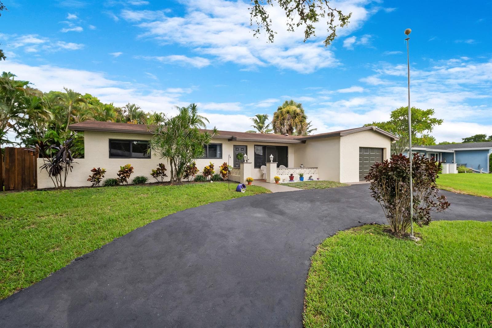 510 NW 93rd Terrace, Pembroke Pines FL 33024 photo 2