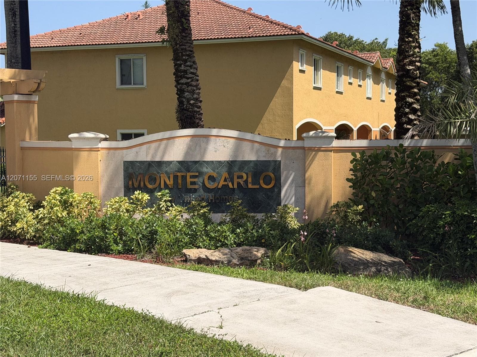 550 Saint Tropez Ln, Margate FL 33068 photo 3