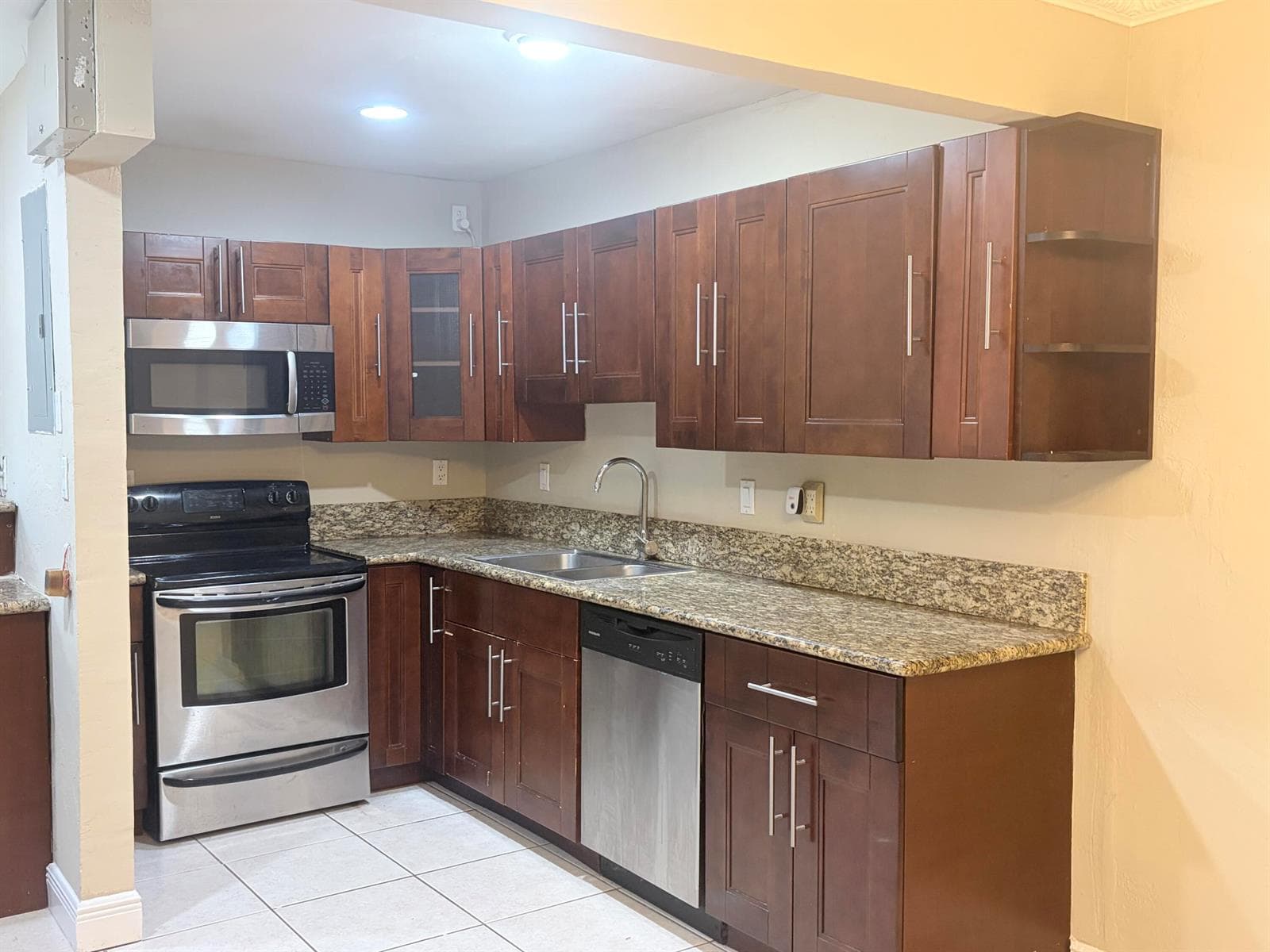 7302 WESTWOOD Drive, Tamarac FL 33321 photo 5