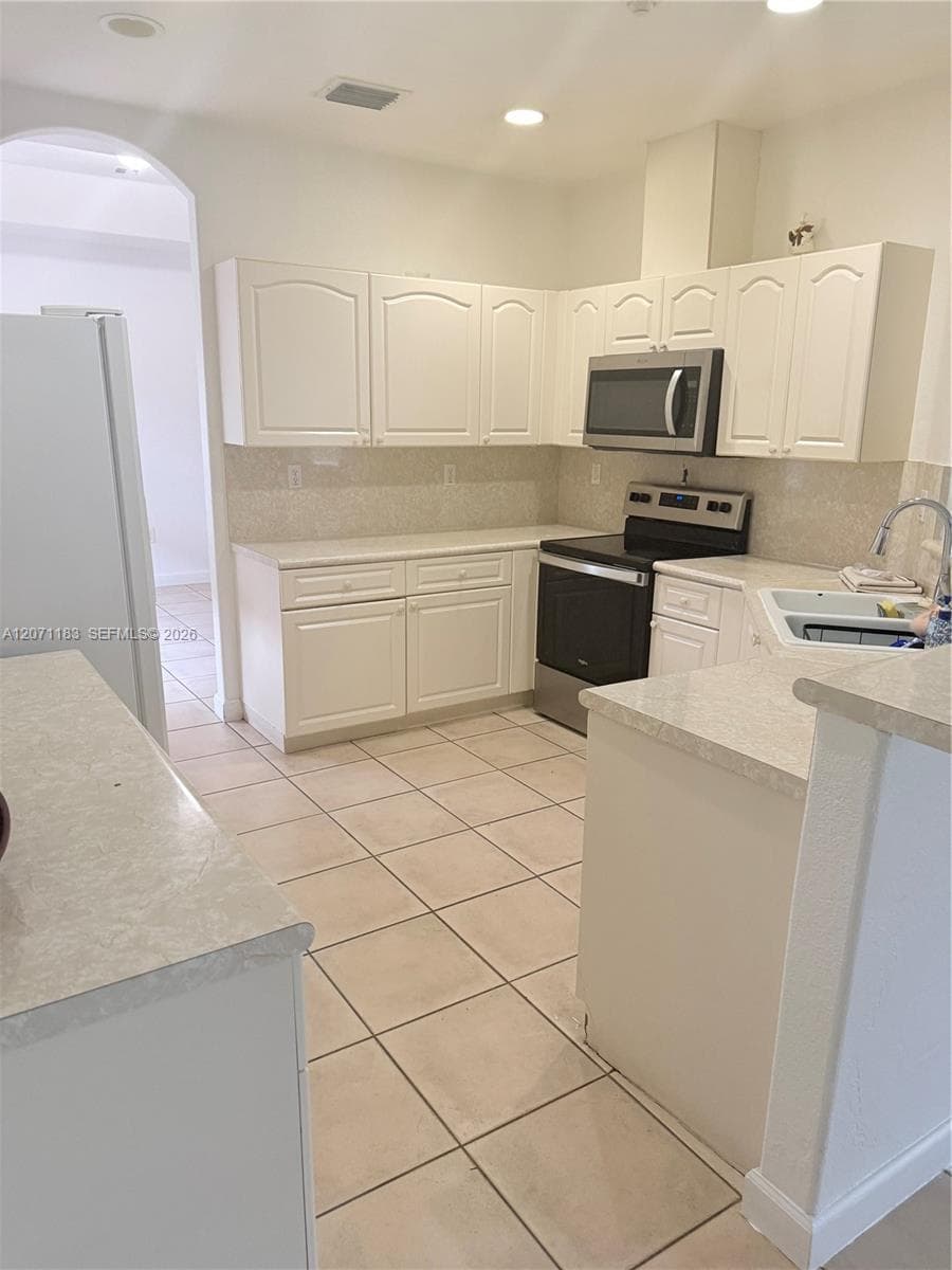 14918 SW 15th Ln # 0, Miami, FL 33194 photo 3