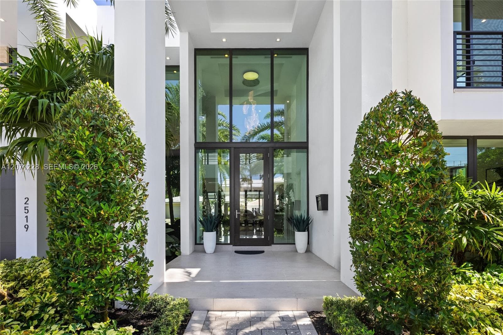 2519 Lucille Dr, Fort Lauderdale FL 33316 photo 4