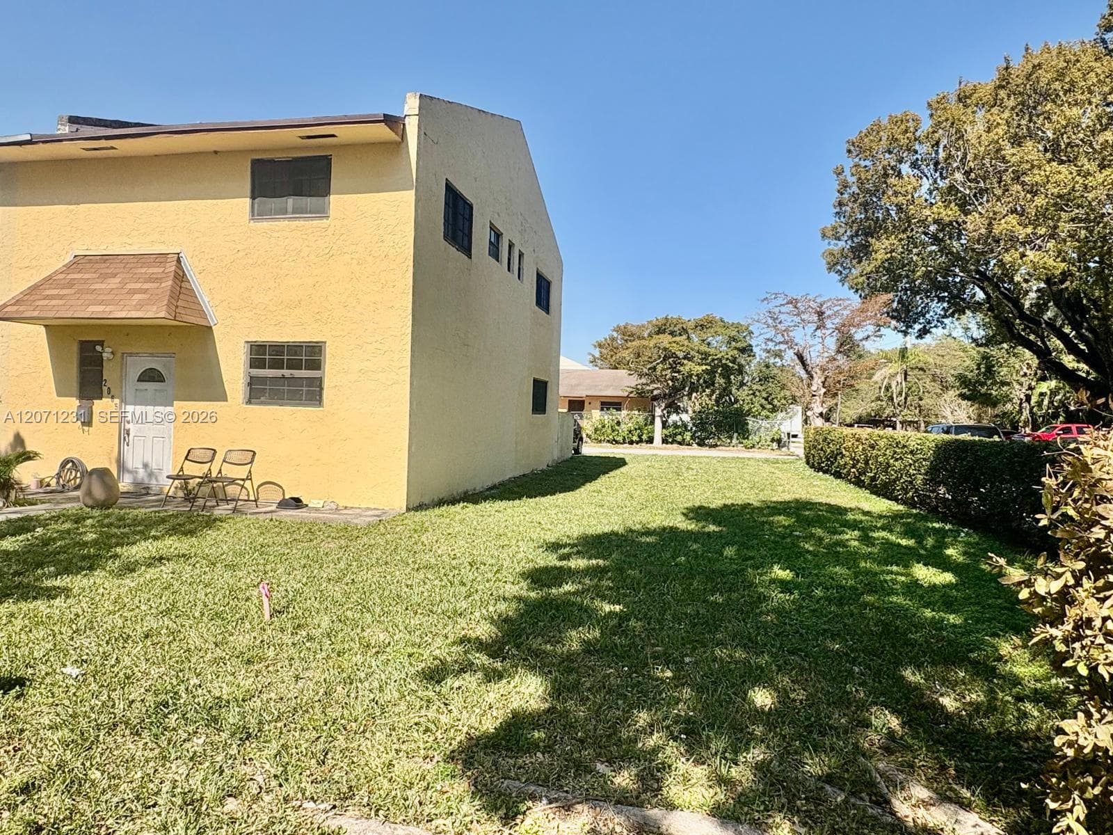 2065 NE 139th St, North Miami Beach FL 33181 photo 2