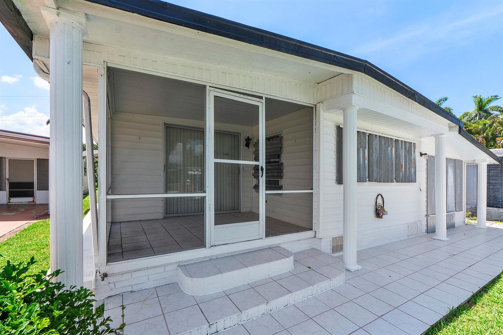 8670 SW 18TH Place, Davie FL 33324 photo 2