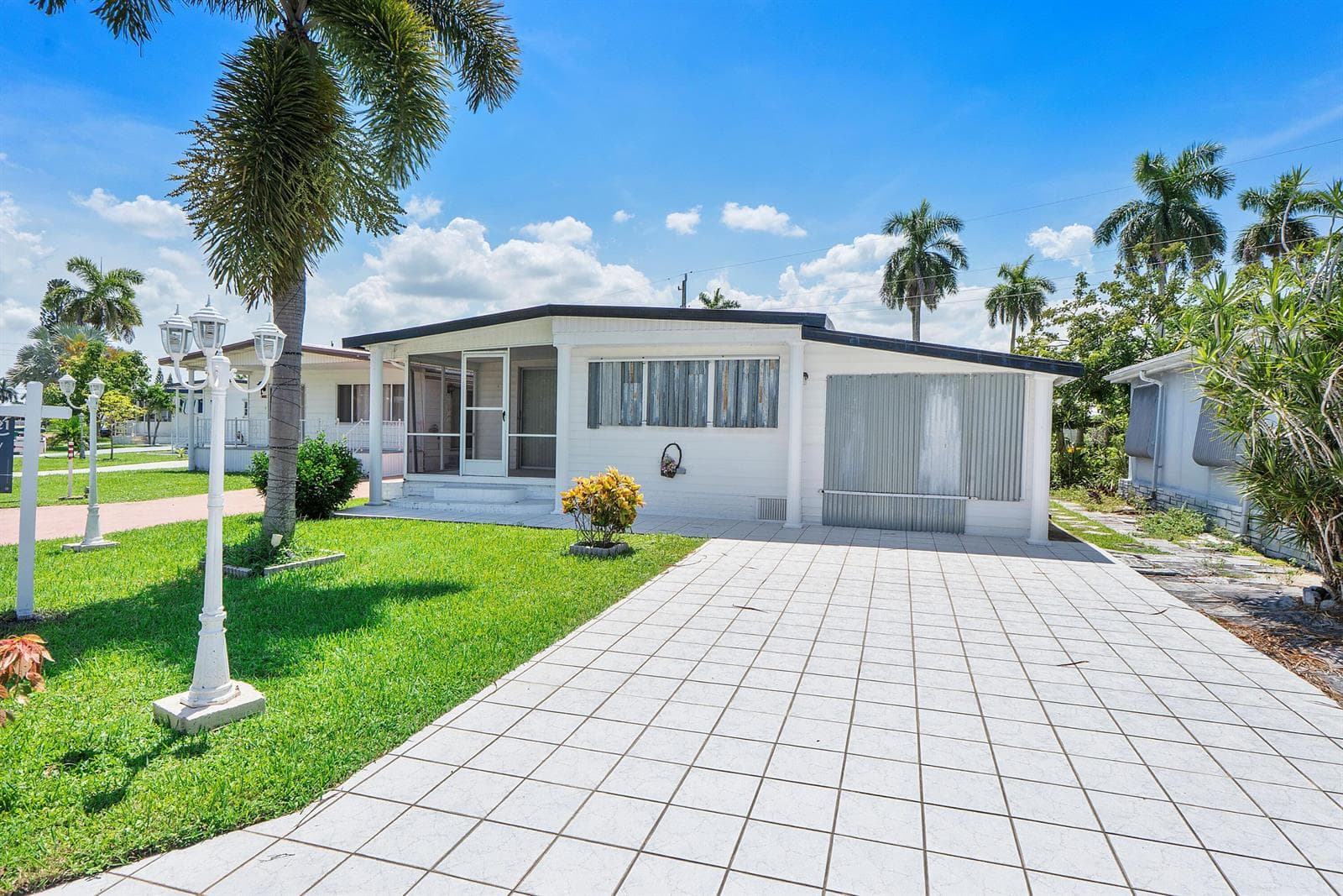 8670 SW 18TH Place, Davie FL 33324