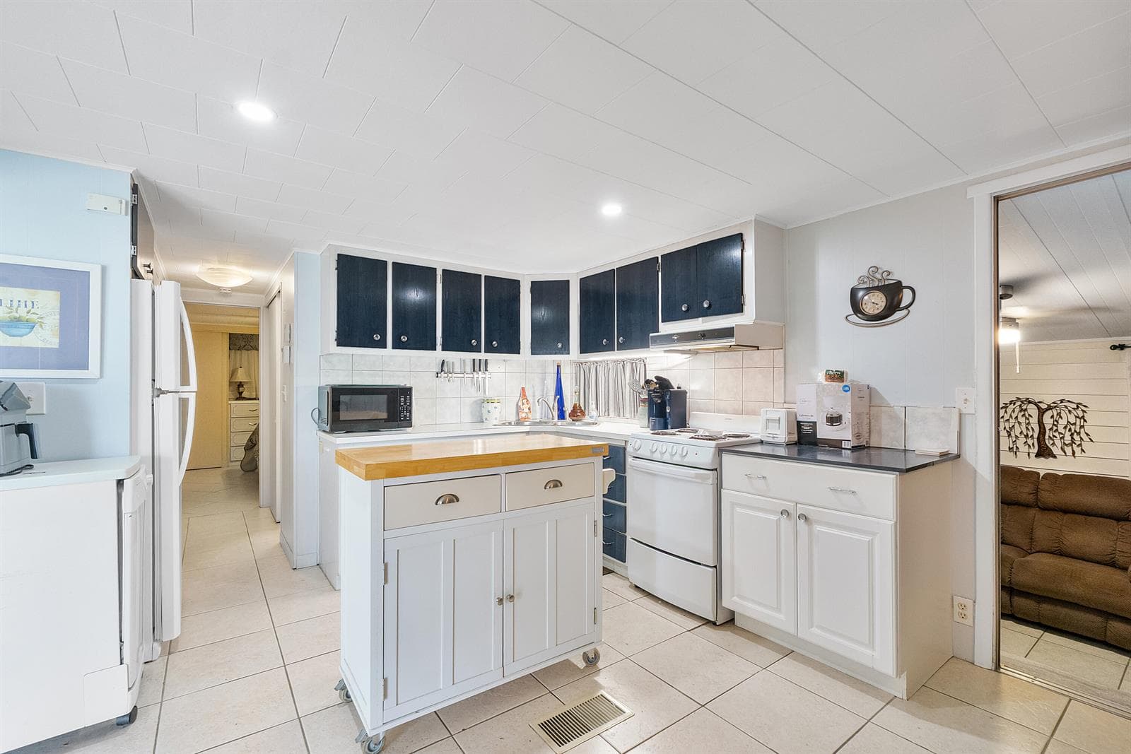 8670 SW 18TH Place, Davie FL 33324 photo 4
