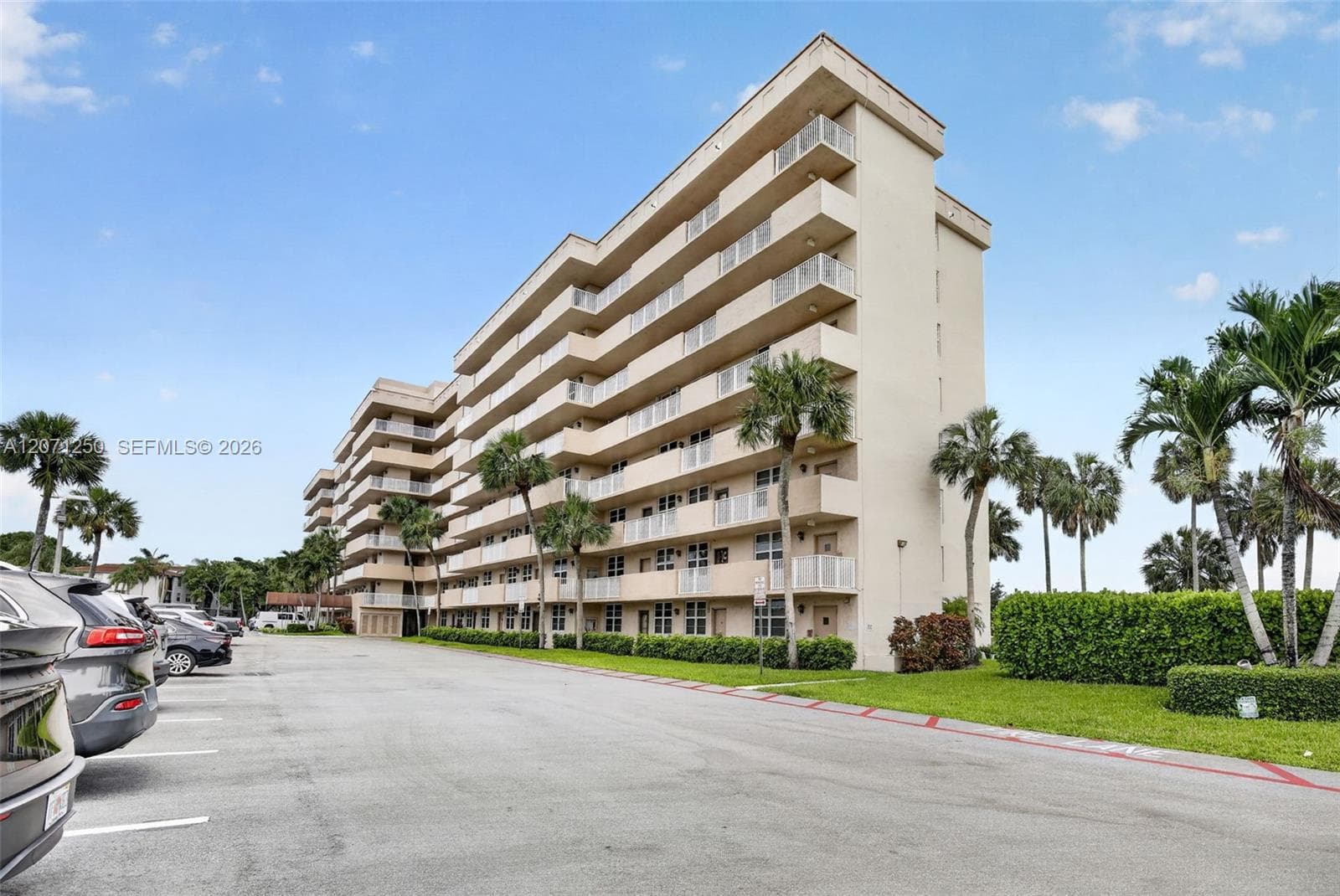 250 Jacaranda Dr # 703, Plantation FL 33324 photo 2