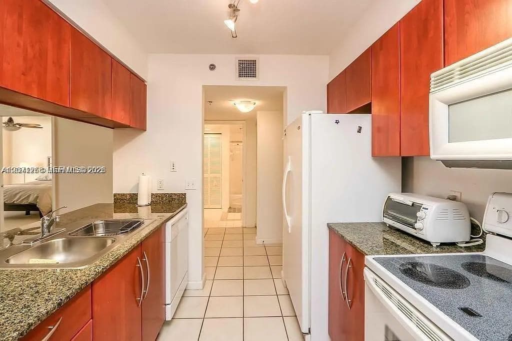 1200 Brickell Bay Dr # 1518, Miami FL 33131 photo 5