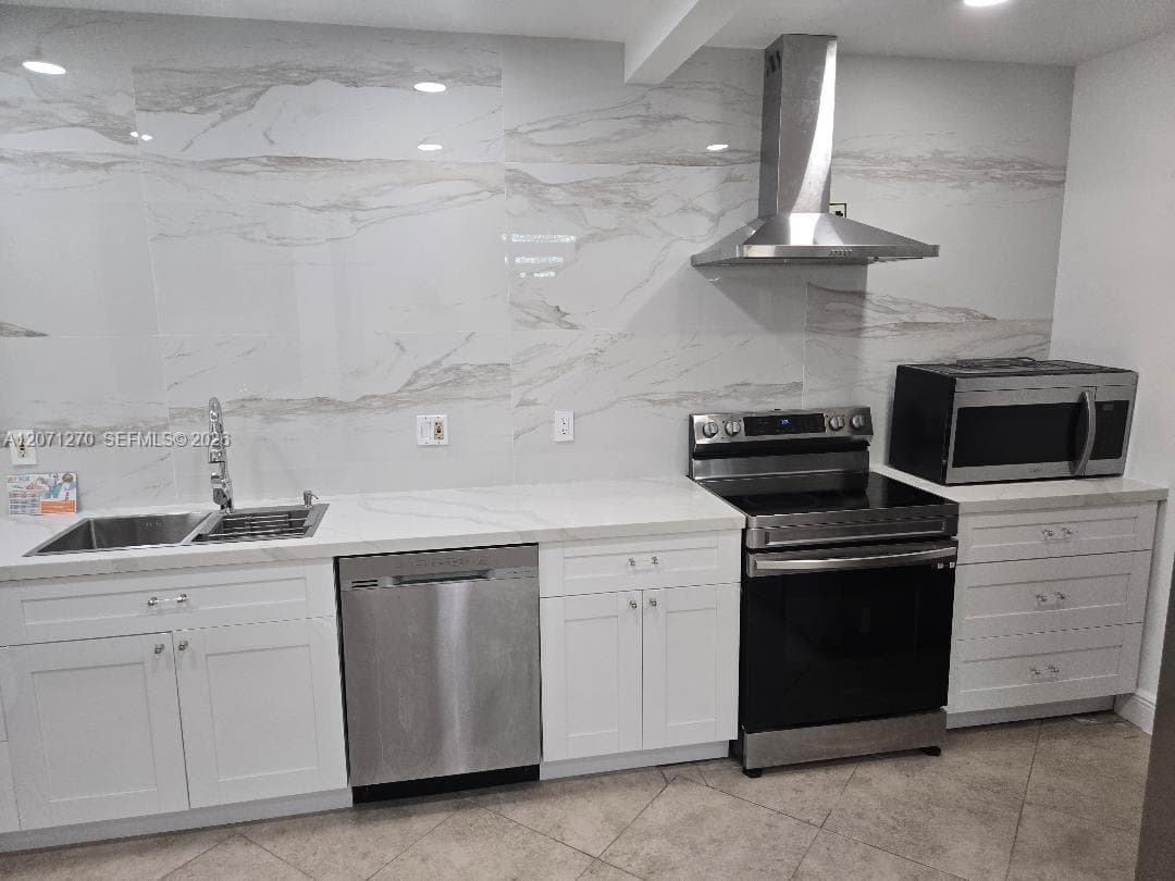 18360 NE 22nd Ave, North Miami Beach FL 33160 photo 4