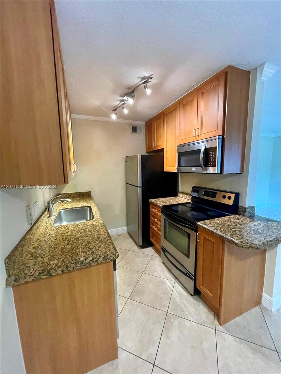 1460 NE 18th St # 102, Fort Lauderdale FL 33305 photo 2
