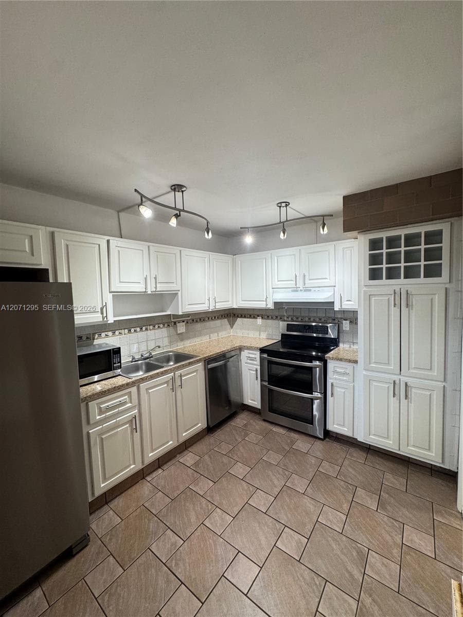 215 Lakeview Dr # 105, Weston FL 33326 photo 3