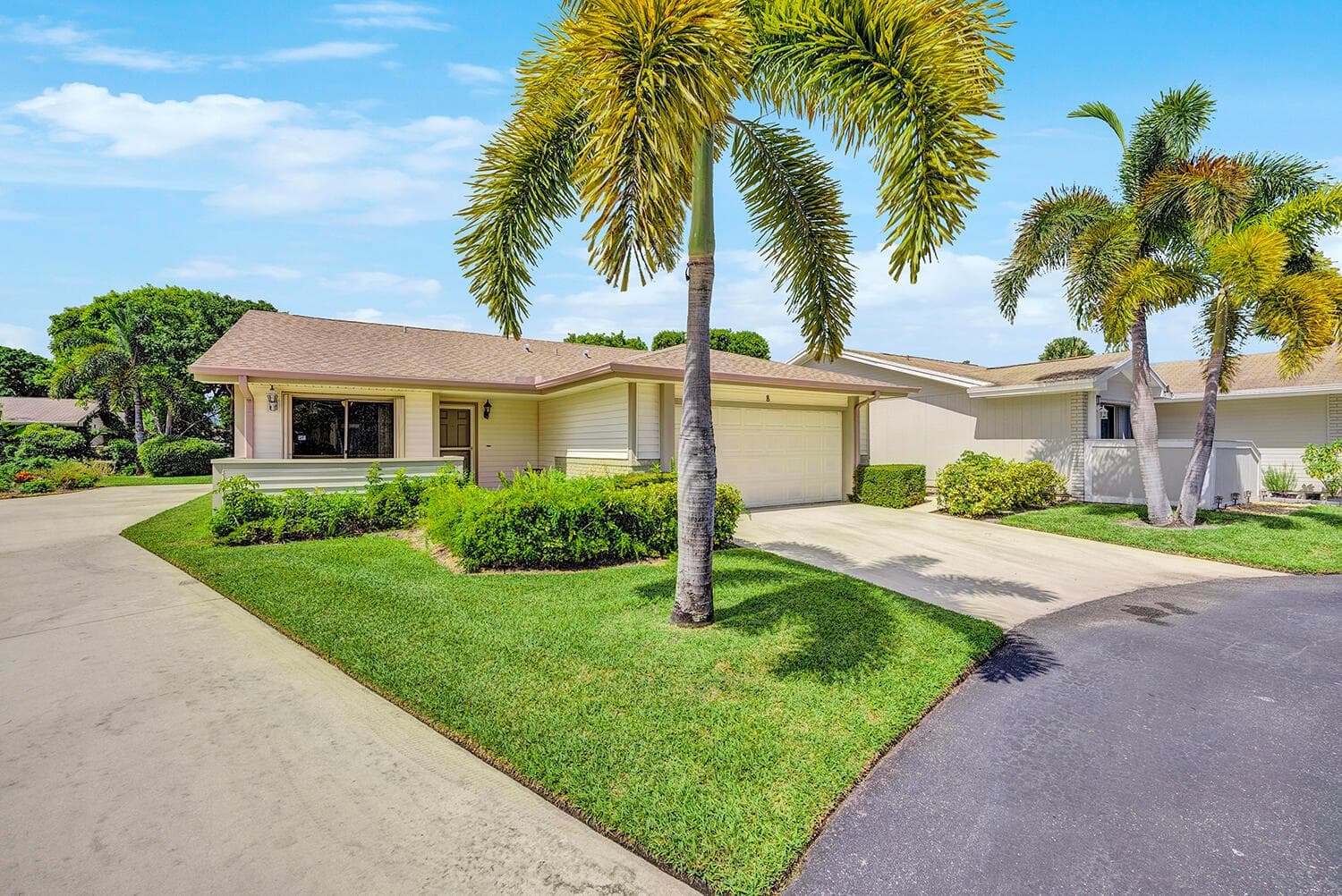 8 Eaton Place, Boynton Beach FL 33426 photo 2