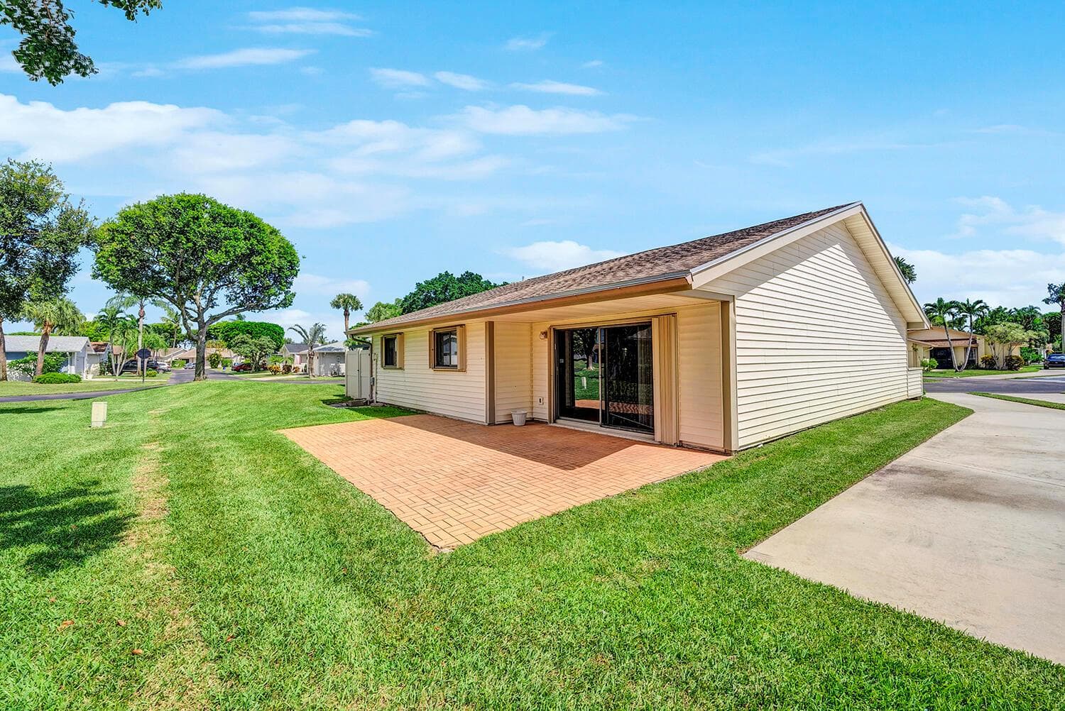 8 Eaton Place, Boynton Beach FL 33426 photo 4
