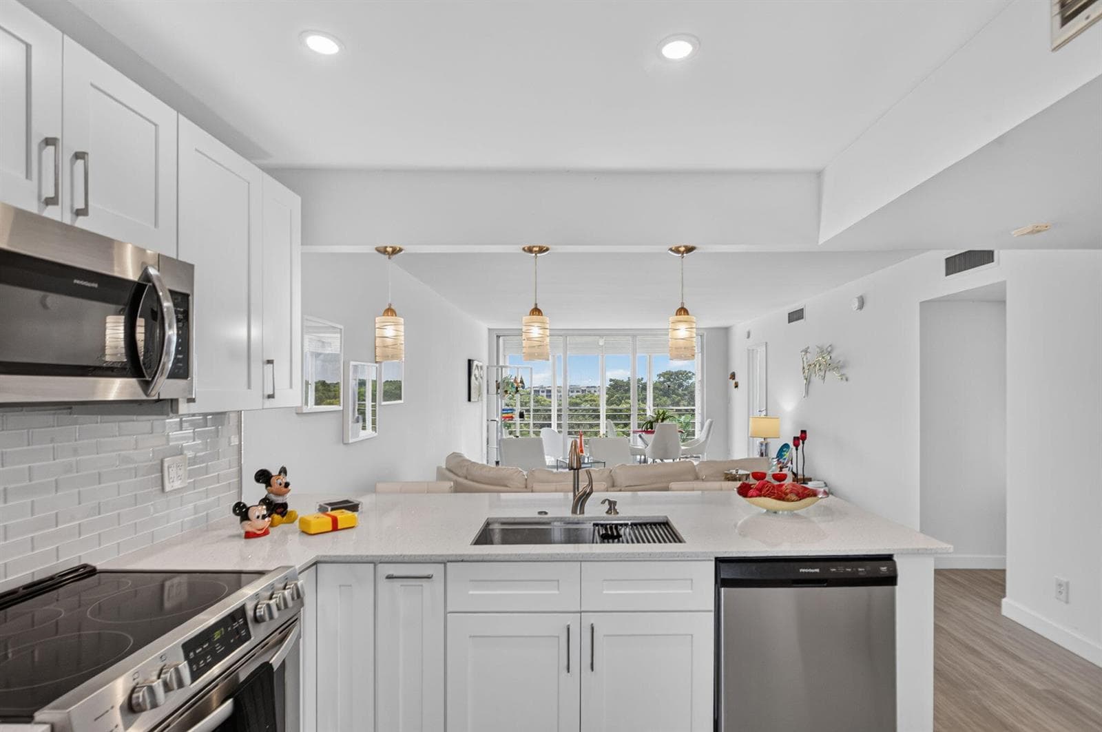 575 Oaks Lane # 709, Pompano Beach FL 33069 photo 2