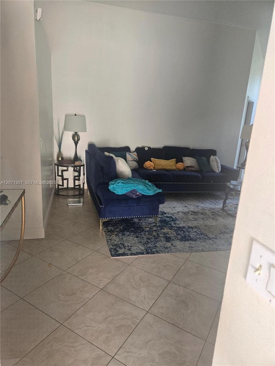 818 E Palm Run Dr, North Lauderdale FL 33068 photo 2
