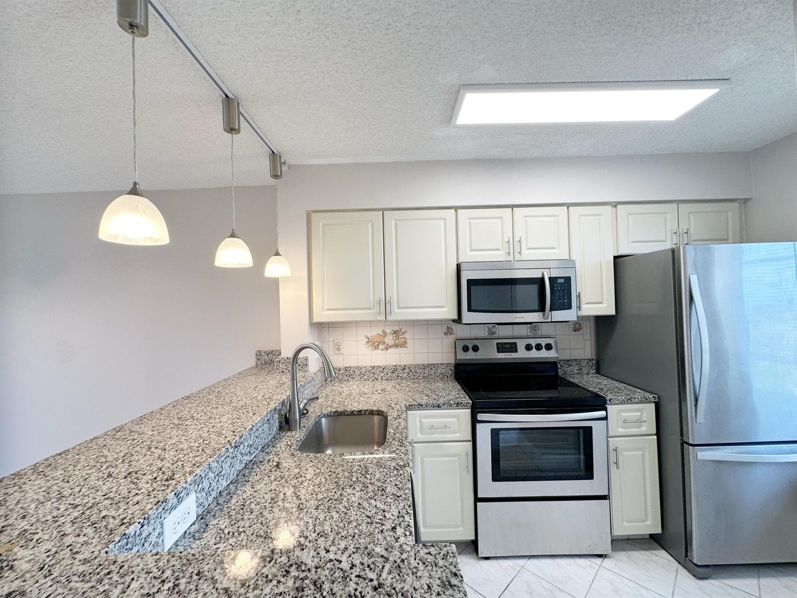 2220 N CYPRESS BEND Drive # 503, Pompano Beach FL 33069 photo 3