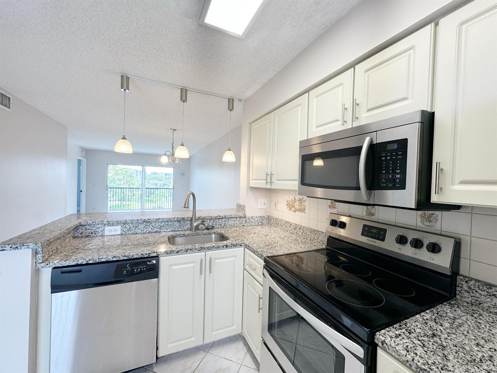 2220 N CYPRESS BEND Drive # 503, Pompano Beach FL 33069