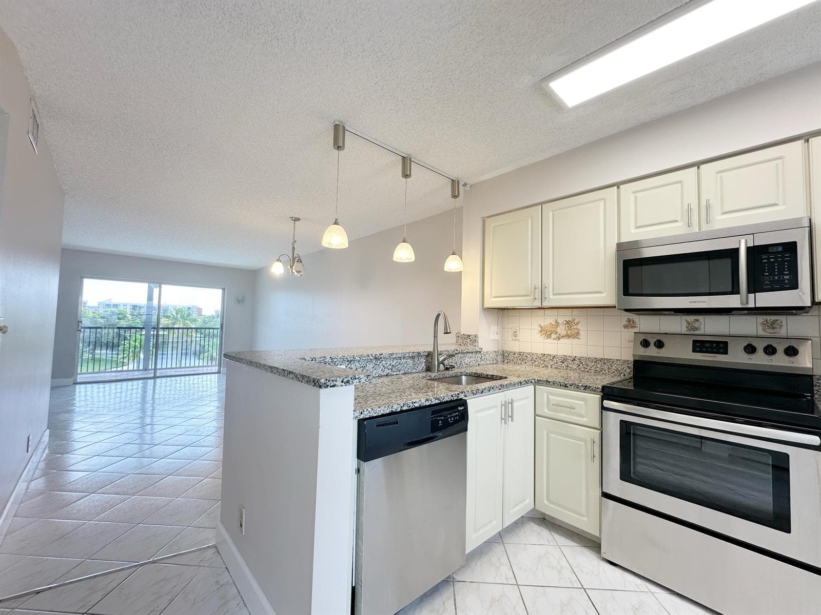 2220 N CYPRESS BEND Drive # 503, Pompano Beach FL 33069 photo 5