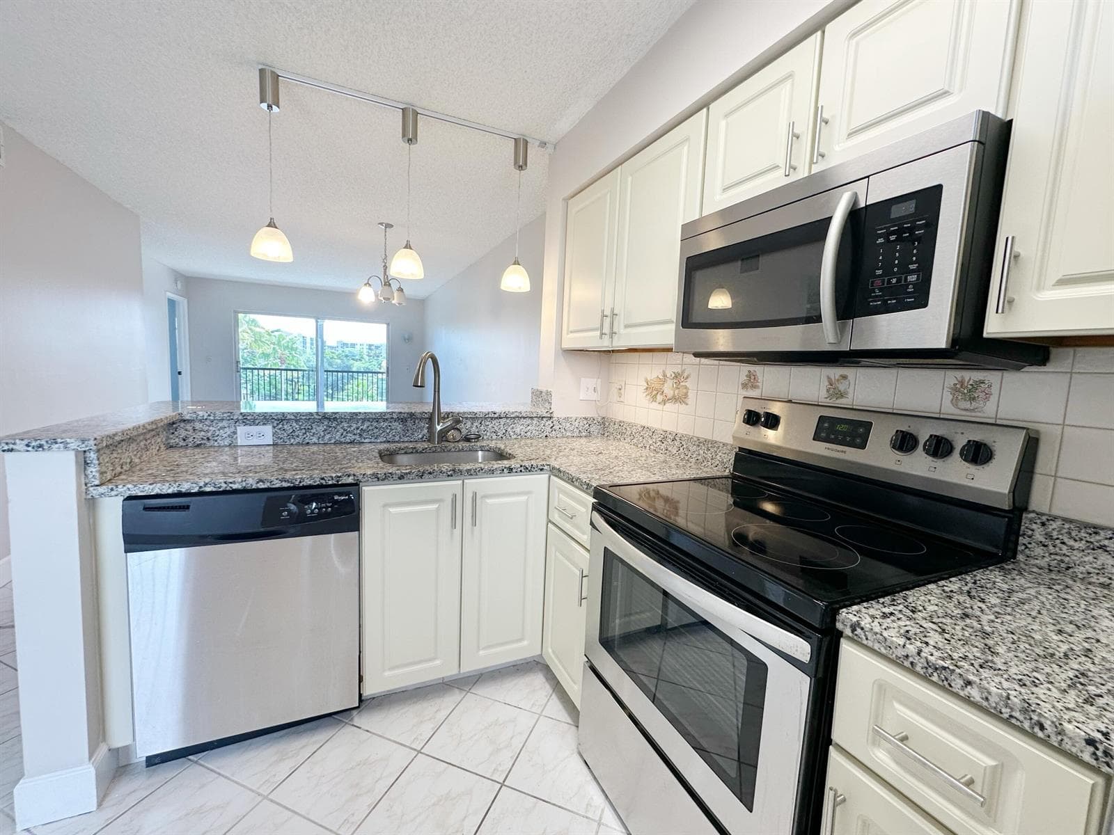2220 N CYPRESS BEND Drive # 503, Pompano Beach FL 33069 photo 4