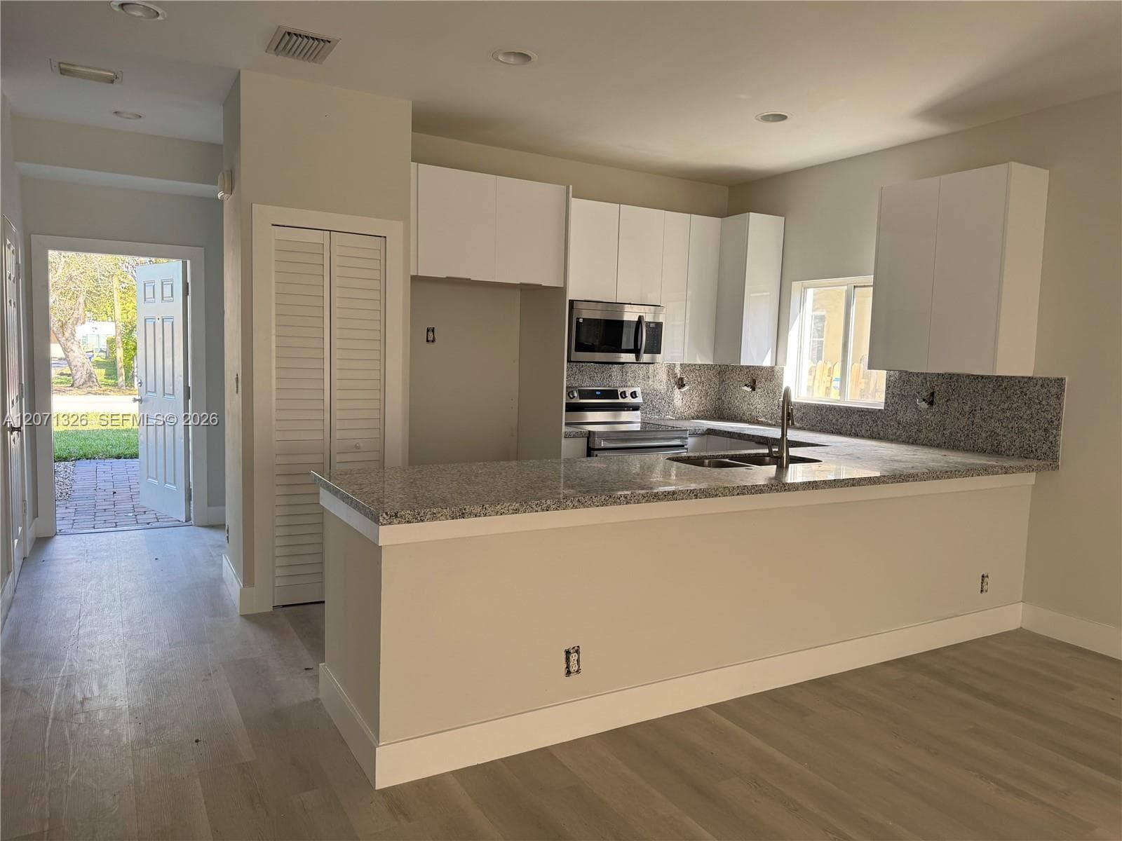 5736 Tyler, Hollywood FL 33021 photo 4