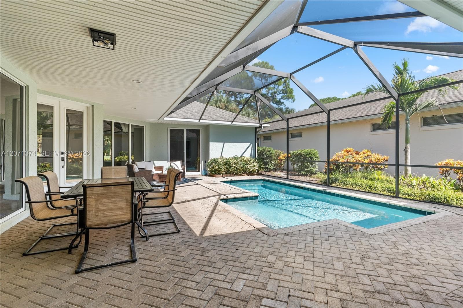 1018 SW Carolina Cir SW, Vero Beach FL 32962 photo 2