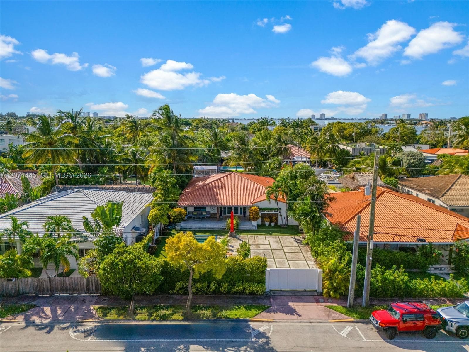 7970 Hawthorne Ave, Miami Beach FL 33141 photo 3
