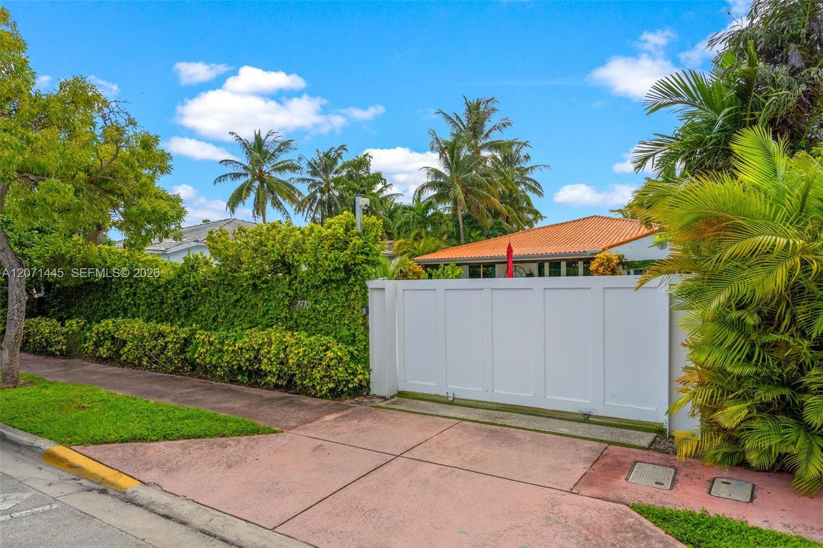 7970 Hawthorne Ave, Miami Beach FL 33141 photo 4