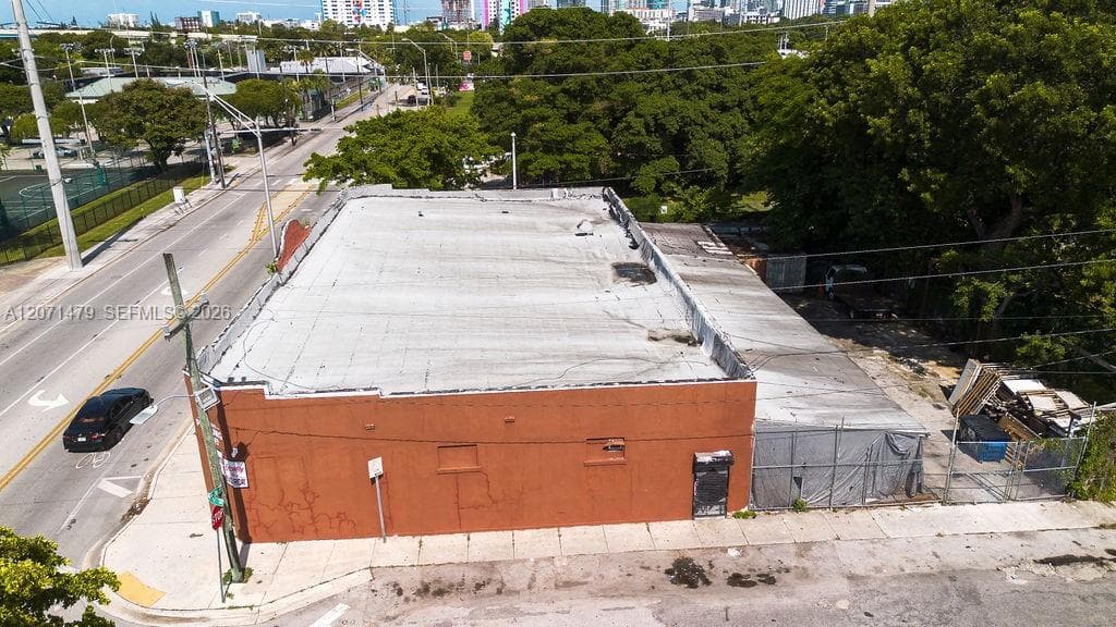 800 NW 36th St, Miami FL 33127 photo 4