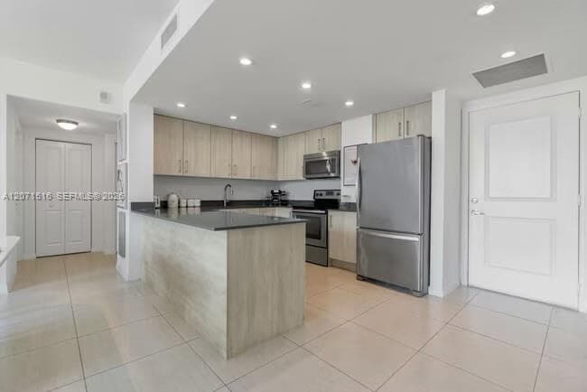 7525 E Treasure Dr # 505, North Bay Village FL 33141 photo 3