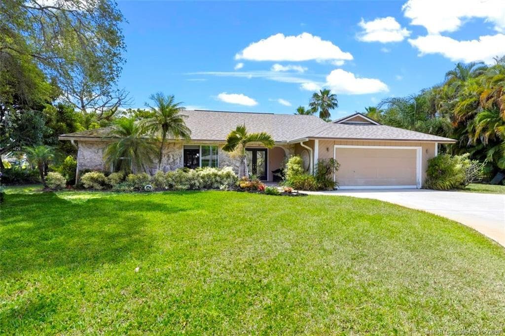 3074 NE Loquat Lane, Jensen Beach FL 34957 photo 3