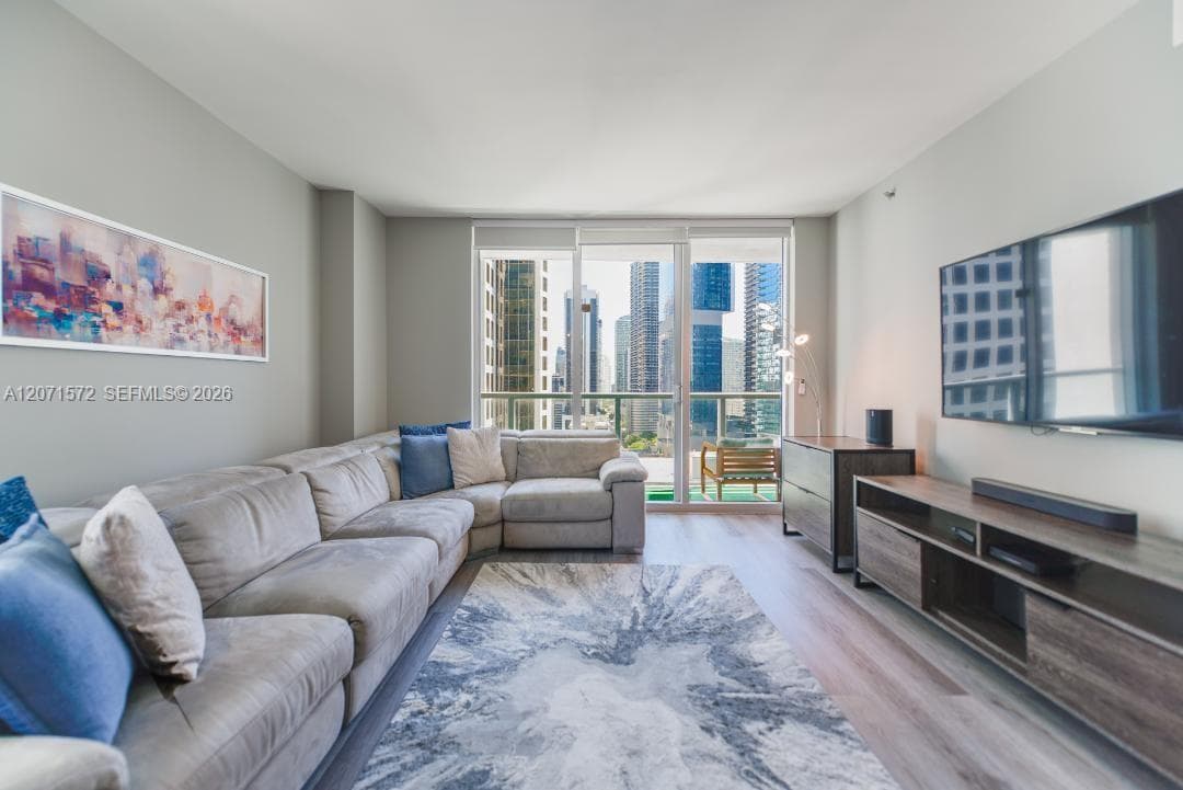 55 SE 6th St # 2110, Miami FL 33131 photo 2
