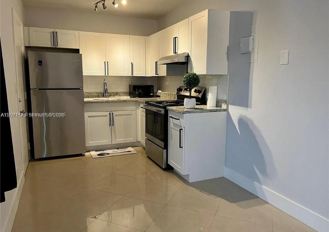 1824 Monroe St # 8, Hollywood FL 33020 photo 5