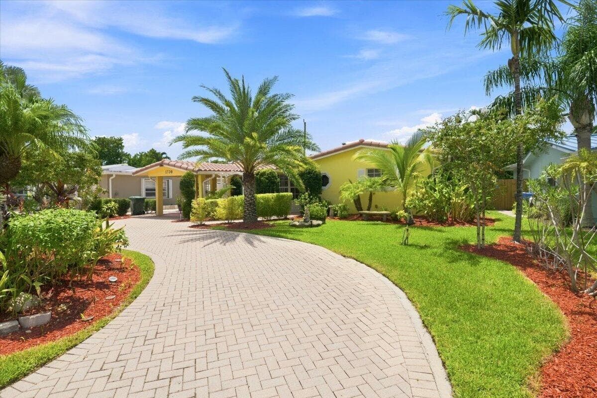 1736 NW 39th Street, Oakland Park FL 33309 photo 3