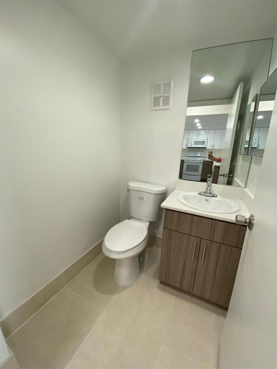 18335 NW 68 Avenue # 750-205, Hialeah FL 33015 photo 4