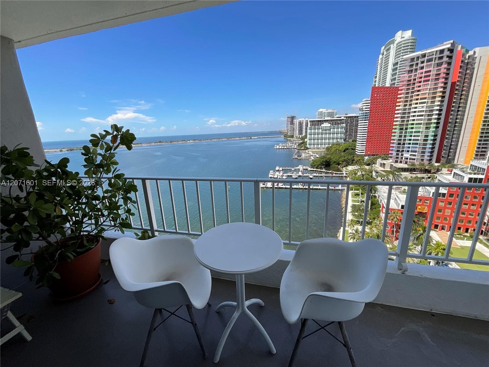 Brickell Harbour photo 3
